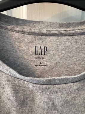 GAP Modern T Light Gray Crewneck Sweater